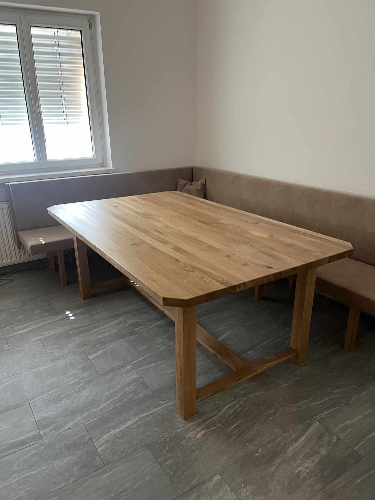 Büroschrank mit Aktenfächern