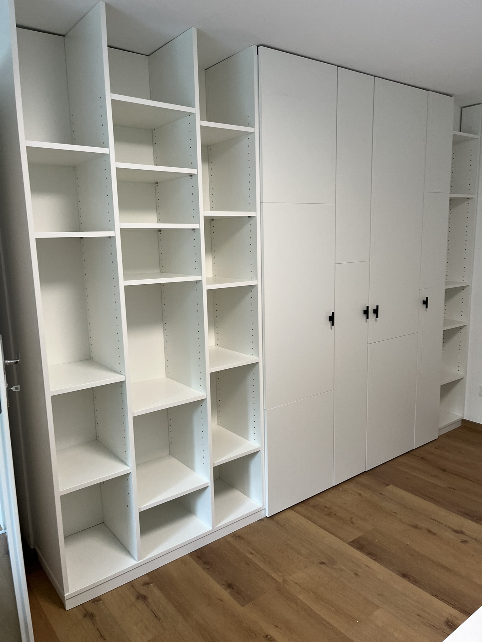 Einbauschrank mit Spiegeltüren
